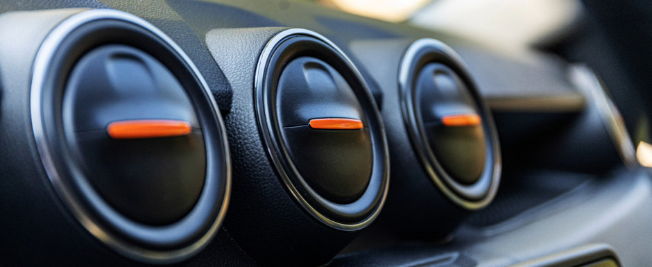Toata lumea se inghesuie sa o cumpere. Productia masinii lansate de Dacia in 2010 a depasit doua milioane de exemplare Toata lumea se inghesuie sa o cumpere. Productia masinii lansate de Dacia in 2010 a depasit doua milioane de exemplare