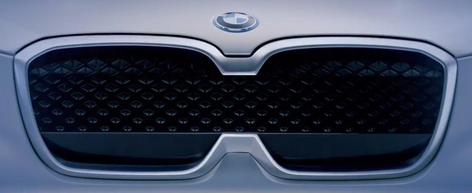 Toata lumea se intreaba ce a fost in capul lor. Noua masina de la BMW are o grila frontala... a la KIA Toata lumea se intreaba ce a fost in capul lor. Noua masina de la BMW are o grila frontala... a la KIA