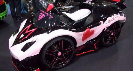 Tokyo 2010: Mach Girl si Mini Lamborghini Murcielago Tokyo 2010: Mach Girl si Mini Lamborghini Murcielago