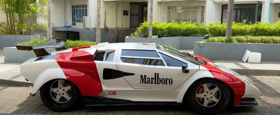 Toti intorc capul dupa masina lui, crezand ca este un Lamborghini Countach. De fapt el conduce o...Hyundai