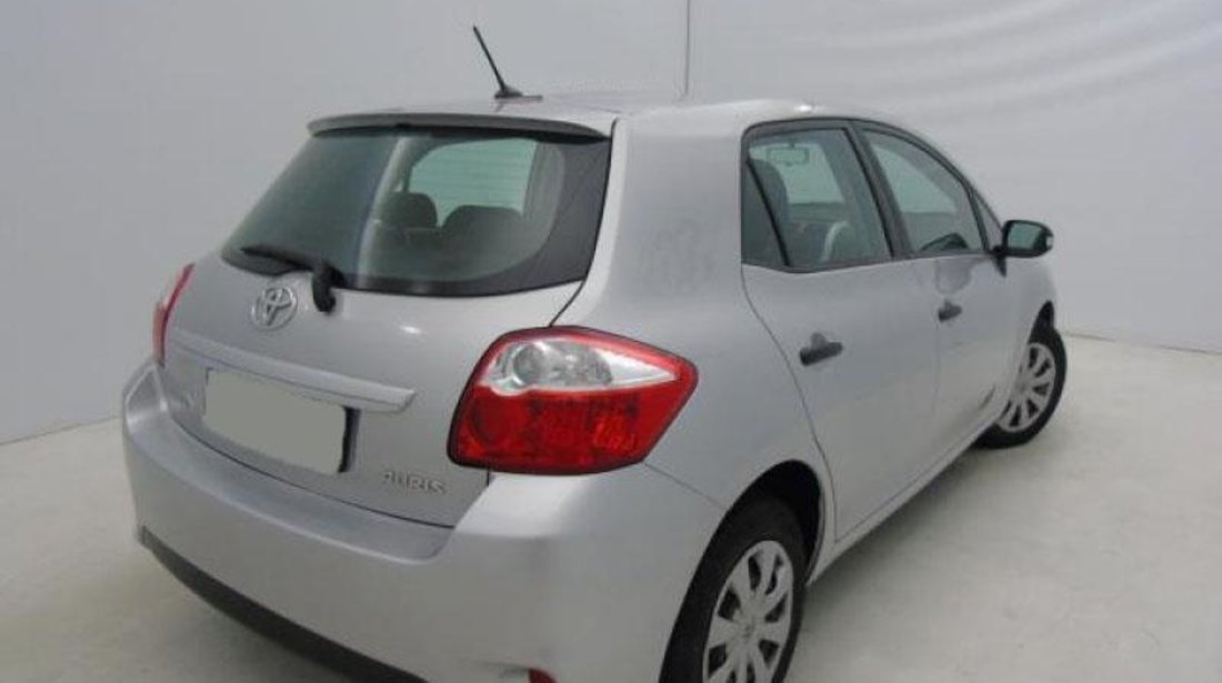 Toyota Auris 1.3 VVT-i Terra 99 CP 2012