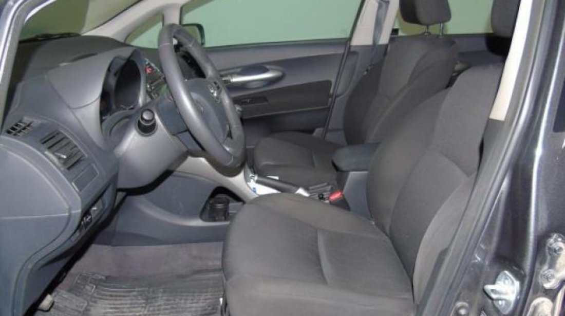 Toyota Auris 1.33 Dual-VVT-i Terra 99 CP 2013