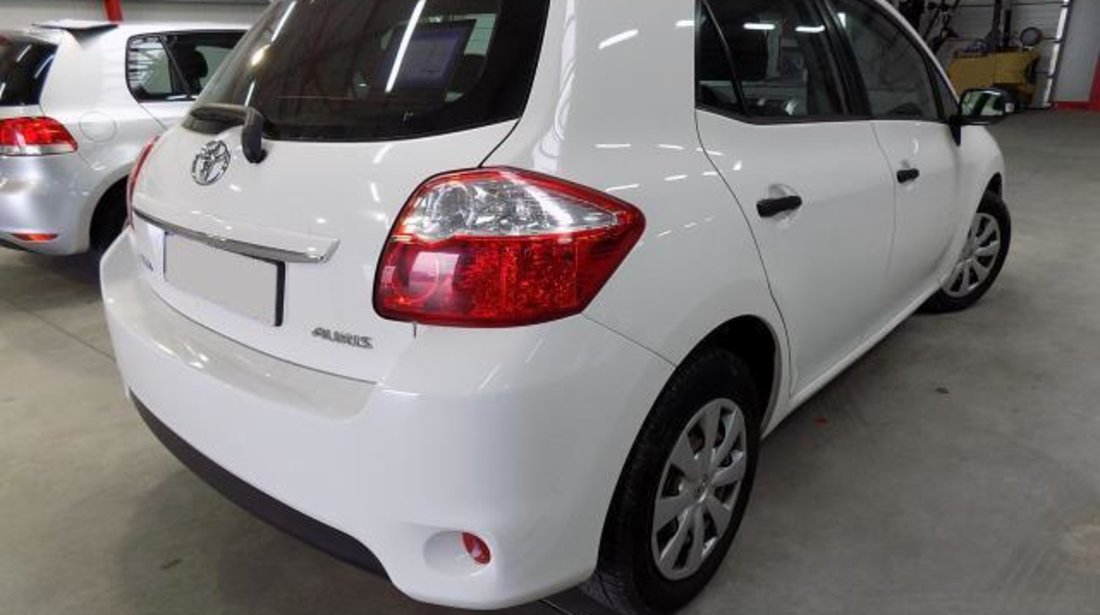 Toyota Auris Terra VSC 1.3 Dual VVT-I DOHC 99 CP 2012