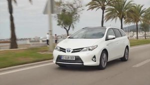 Toyota Auris Touring Sports - full movie