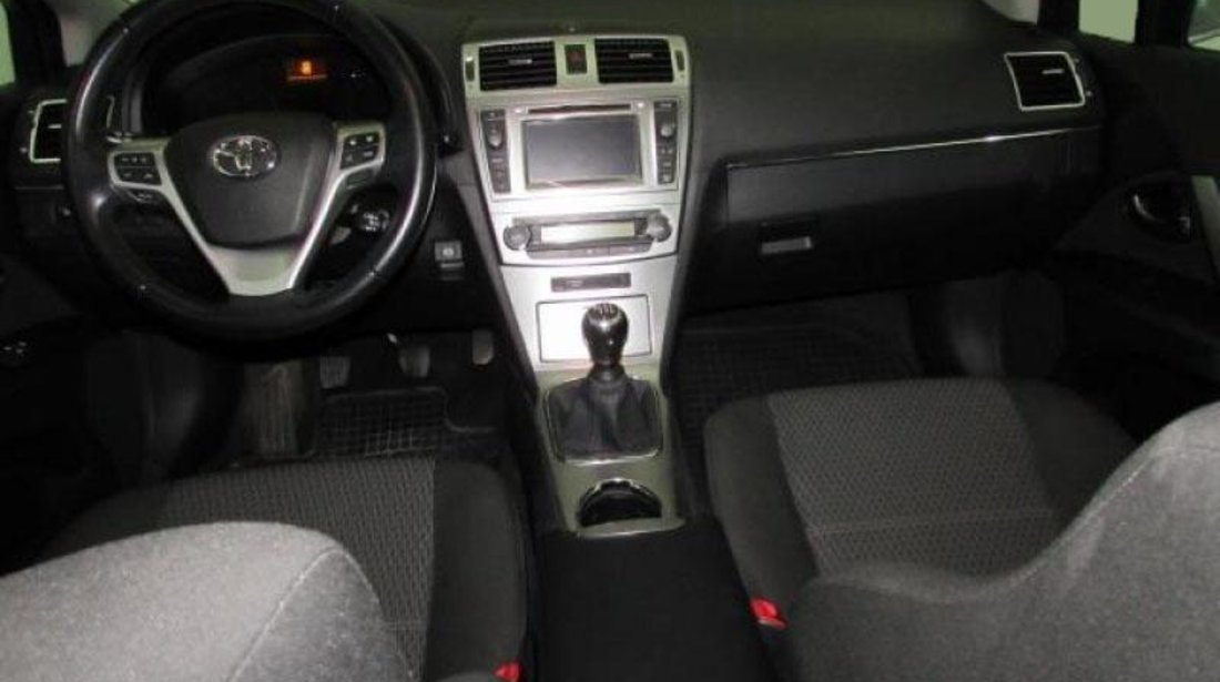 Toyota Avensis Combi Executive 2.0 D-4D 124 CP 2012