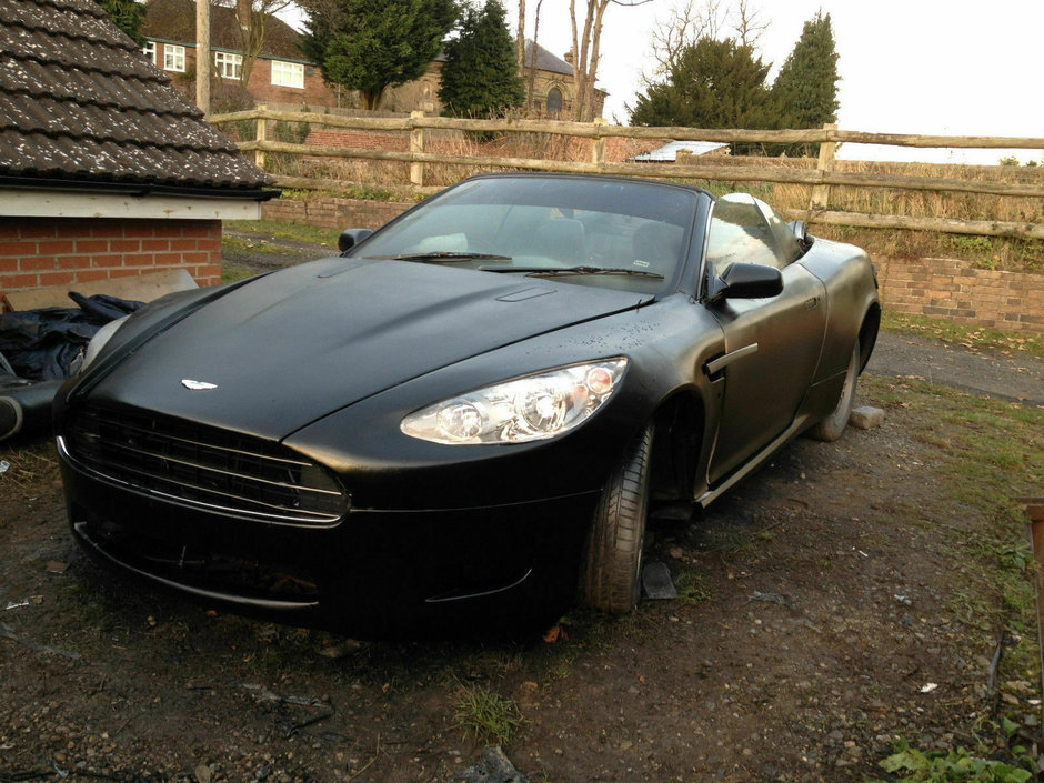 Toyota Celica transformata in Aston Martin DB9