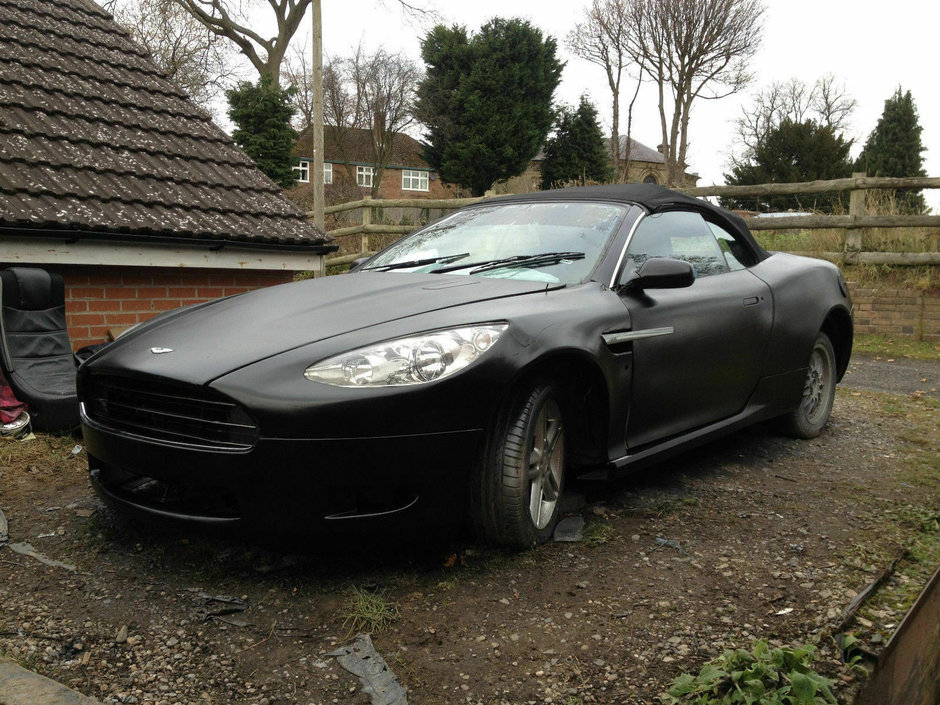 Toyota Celica transformata in Aston Martin DB9