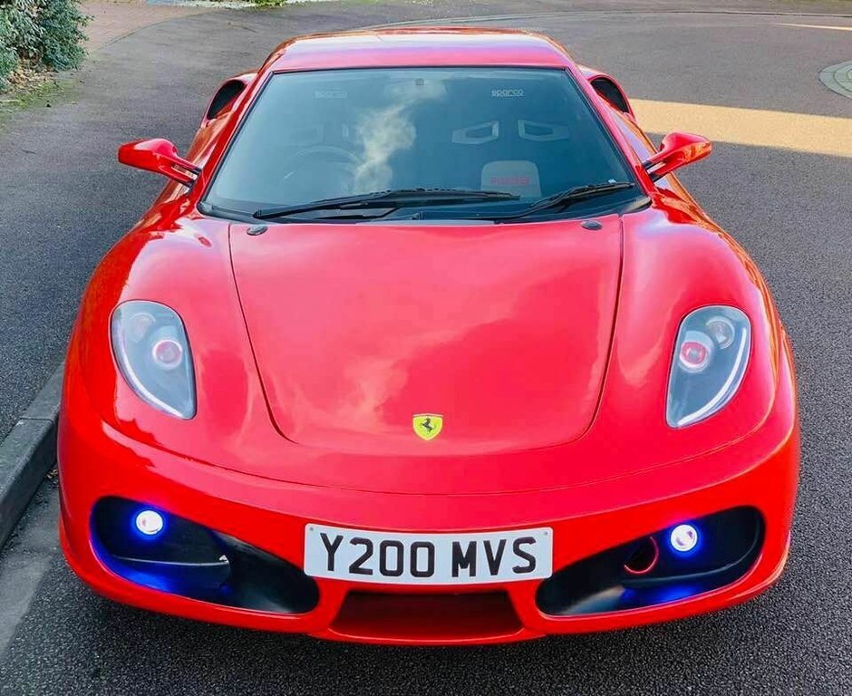 Toyota Celica transformata in Ferrari F430