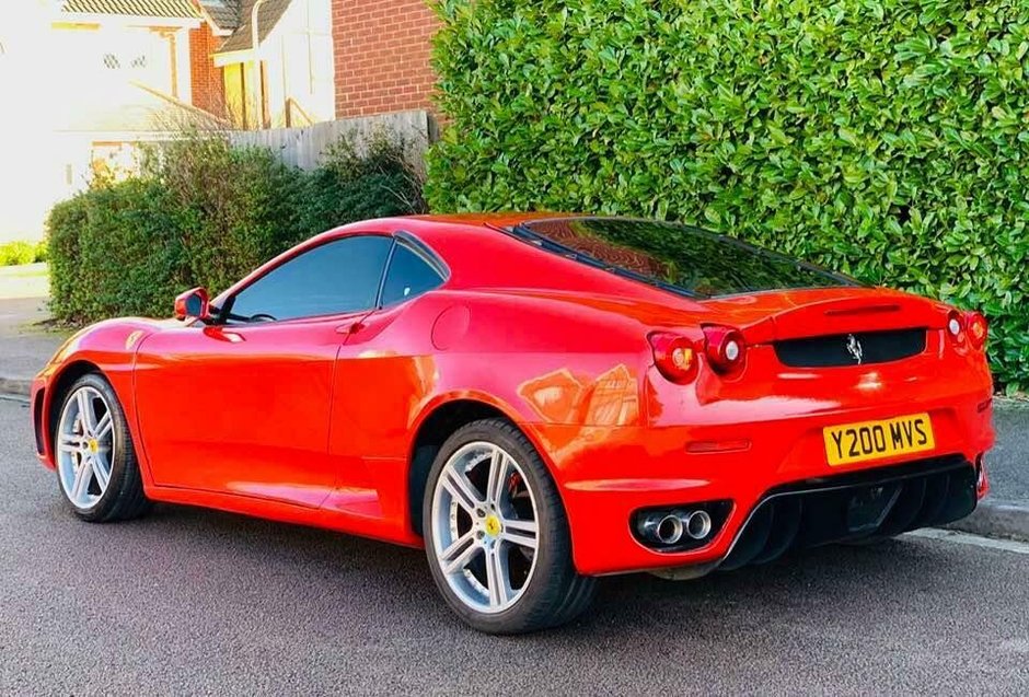 Toyota Celica transformata in Ferrari F430