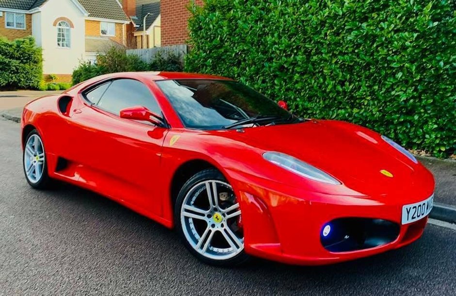 Toyota Celica transformata in Ferrari F430