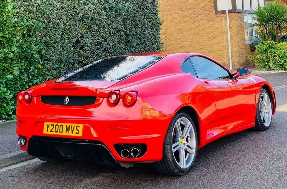 Toyota Celica transformata in Ferrari F430