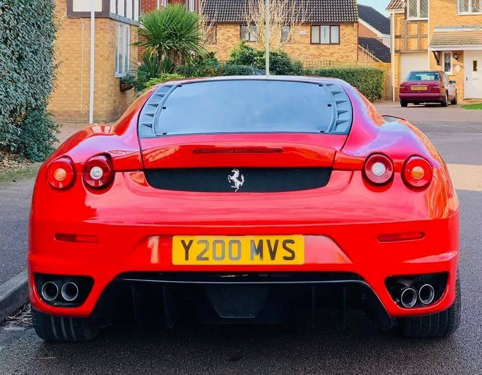 Toyota Celica transformata in Ferrari F430