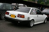 Toyota Corolla AE86 cu motor V8