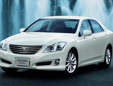 Toyota Crown Royal Saloon si Athlete