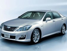 Toyota Crown Royal Saloon si Athlete