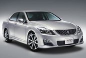 Toyota Crown Royal Saloon si Athlete