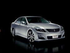 Toyota Crown Royal Saloon si Athlete