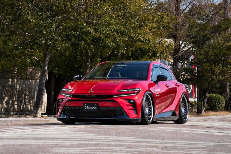 Toyota Crown Sport de la T-Demand