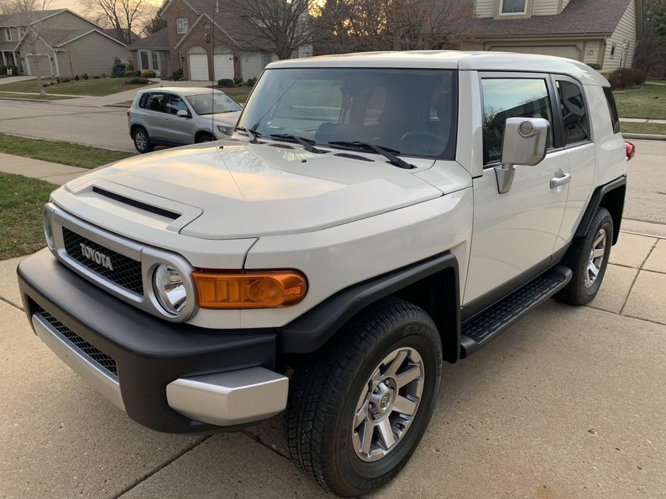 Toyota FJ Cruiser cu 101 kilometri la bord