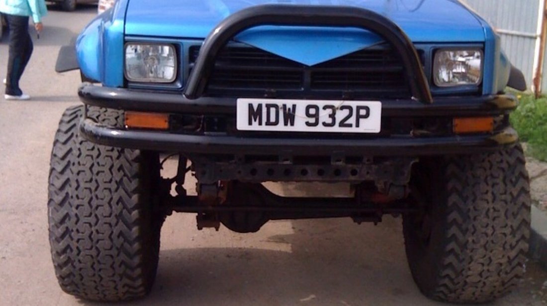 Toyota Hilux 2500 MONSTER TRUCK