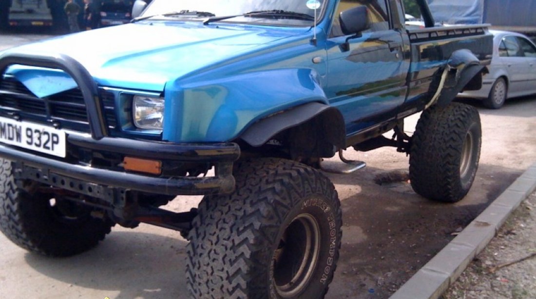 Toyota Hilux 2500 MONSTER TRUCK