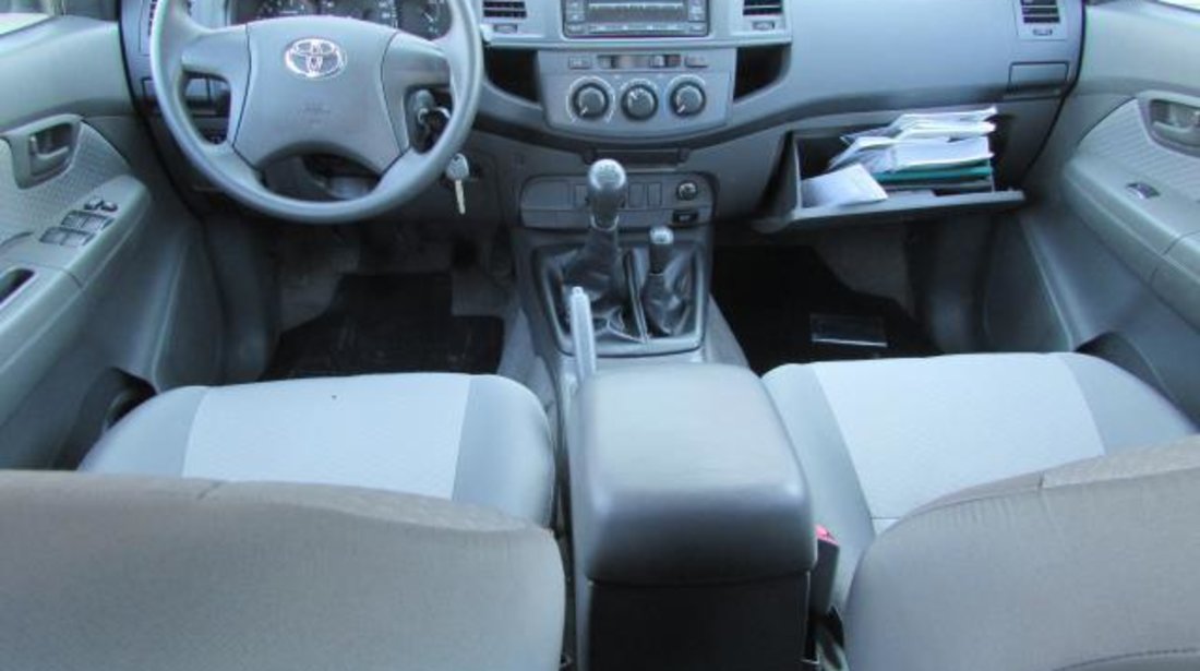 Toyota Hilux Double Cab Comfort 2.5 D-4D 144 CP 4WD 2014