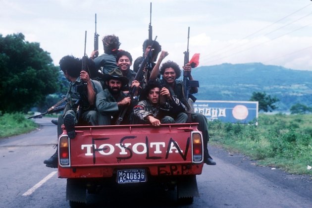 Toyota Hilux - masina preferata de trupele de gherila din toata lumea Toyota Hilux - masina preferata de trupele de gherila din toata lumea