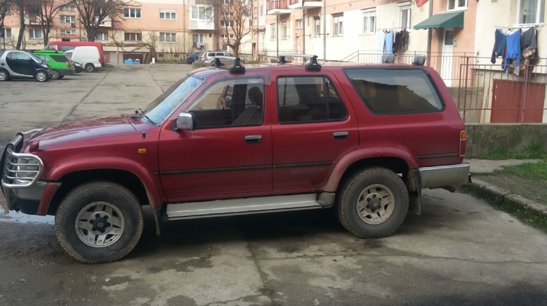 Toyota Hilux Surf 2400