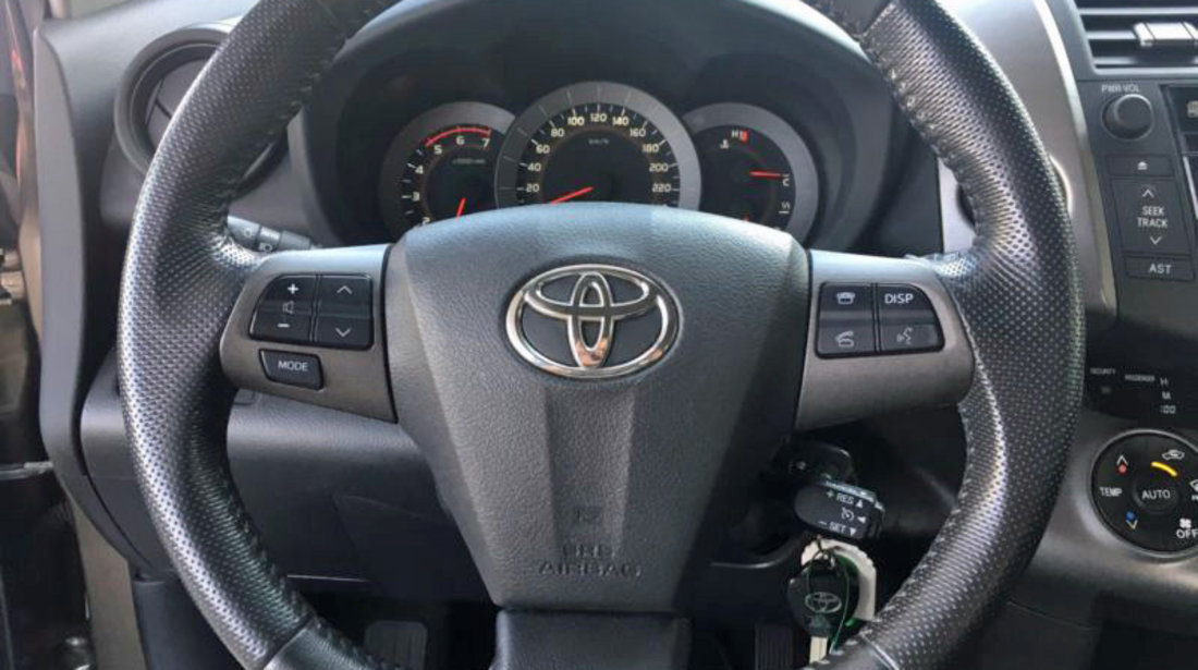 Toyota RAV-4 2,2 2010