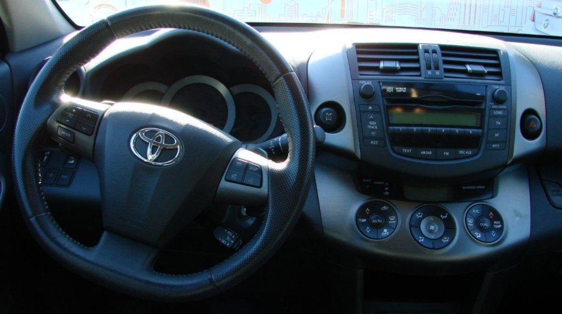 Toyota RAV-4 2011