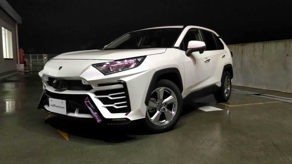 Toyota RAV4 transformata in Urus