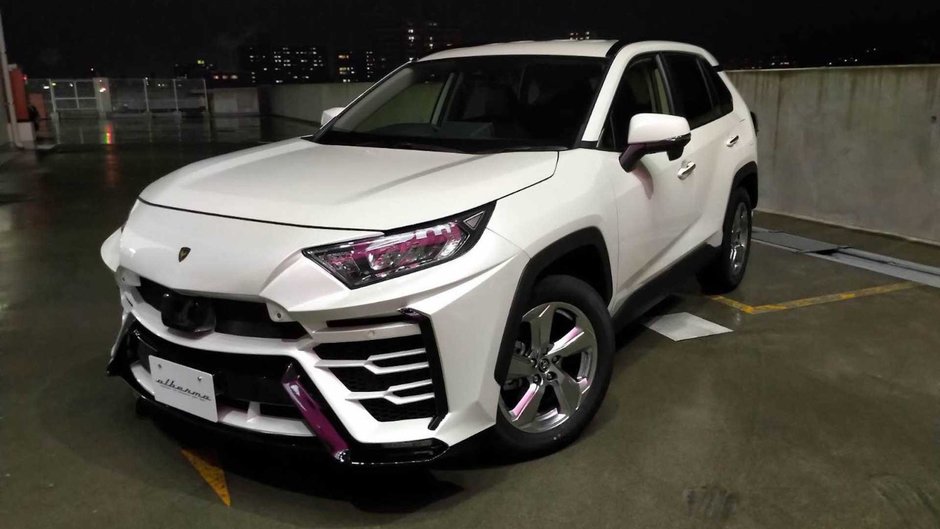 Toyota RAV4 transformata in Urus