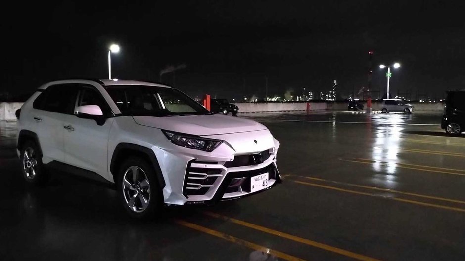 Toyota RAV4 transformata in Urus