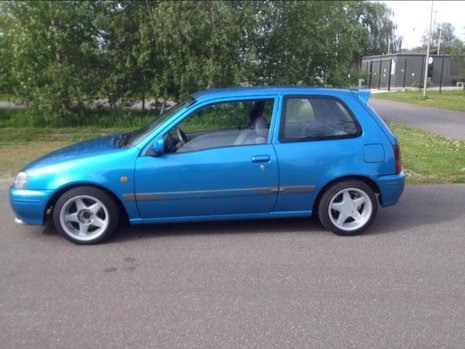 Toyota Starlet cu 180 CP sub capota