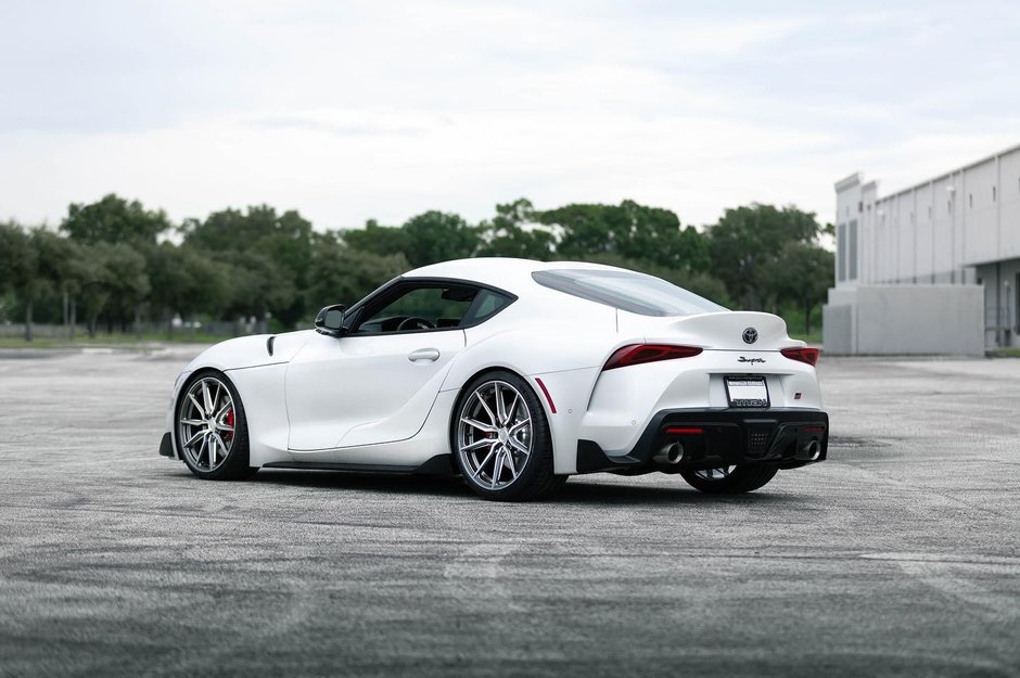 Toyota Supra cu jante Vossen