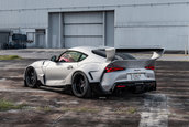 Toyota Supra cu kit widebody de la Rocket Bunny