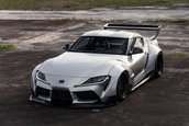 Toyota Supra cu kit widebody de la Rocket Bunny