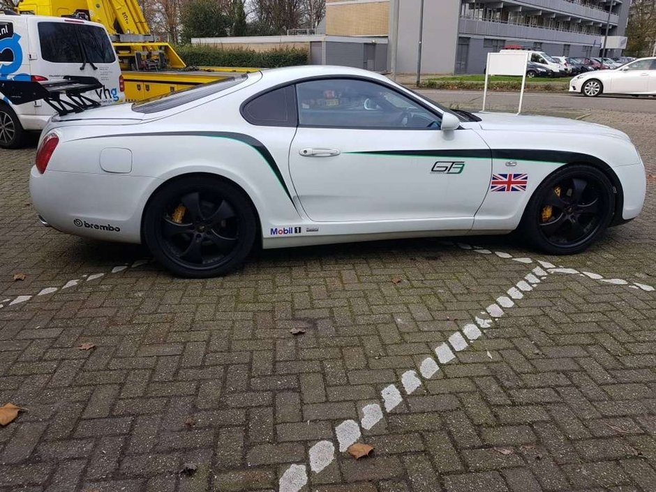 Toyota Supra transformata in Bentley