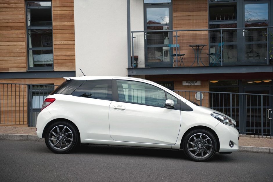 Toyota Yaris primeste doua noi versiuni Toyota Yaris primeste doua noi versiuni