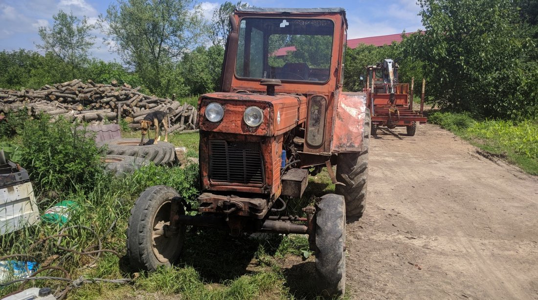 Tractor cu troliu