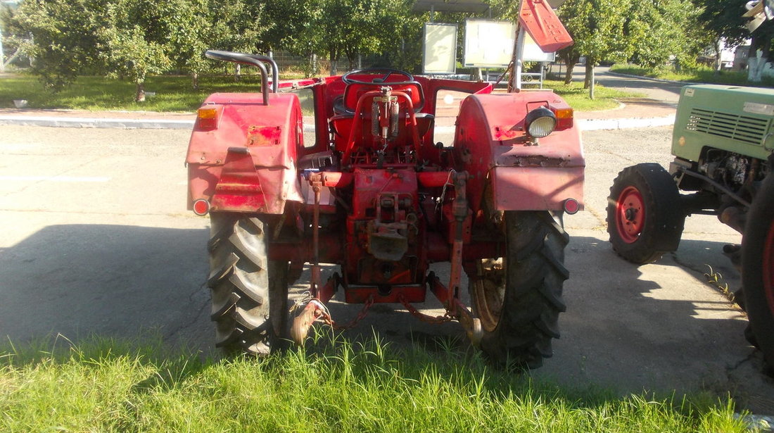 Tractor marca INTERNATIONAL 323