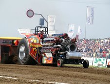 Tractor Pulling