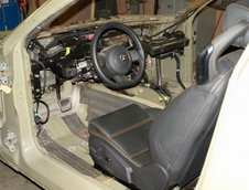 Tractorri: Gallardo inside, Mustang outside
