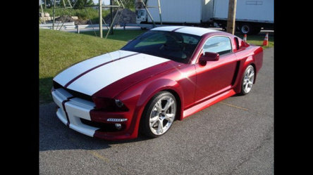 Tractorri: Gallardo inside, Mustang outside Tractorri: Gallardo inside, Mustang outside