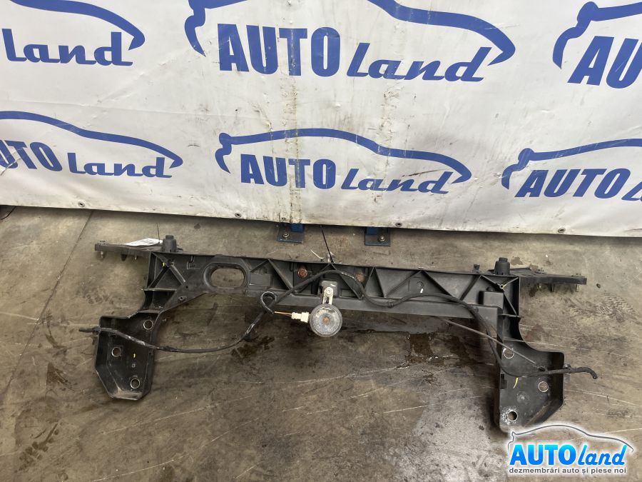 Trager Calandru Panou Fata 8200290143 Renault CLIO III BR0/1,CR0/1 2005