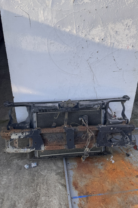 Trager / Calandru Volkswagen VW Vento [1992 - 1998] Sedan 1.9 TD MT (75 hp)