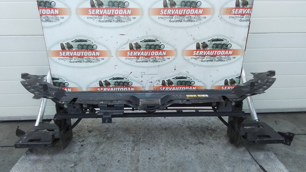Trager Land Rover Discovery 4 (2009->) 3.0 Motorina 2014