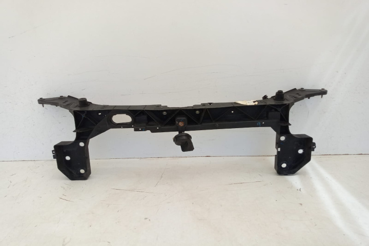 Trager panou frontal / calandru 8200290143 Renault Clio 3 [facelift] [2009 - 2012]