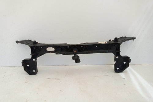 Trager panou frontal / calandru 8200290143 Renault Clio 3 [facelift] [2009 - 2012]