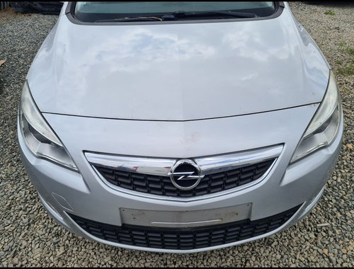 Trager traversa centrala Opel Astra J